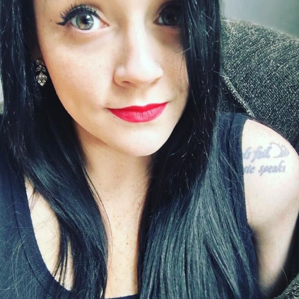 Meet your Posher, Danielle